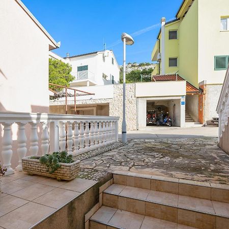 Lovely Apartment In Primosten With Kitchen Eksteriør billede