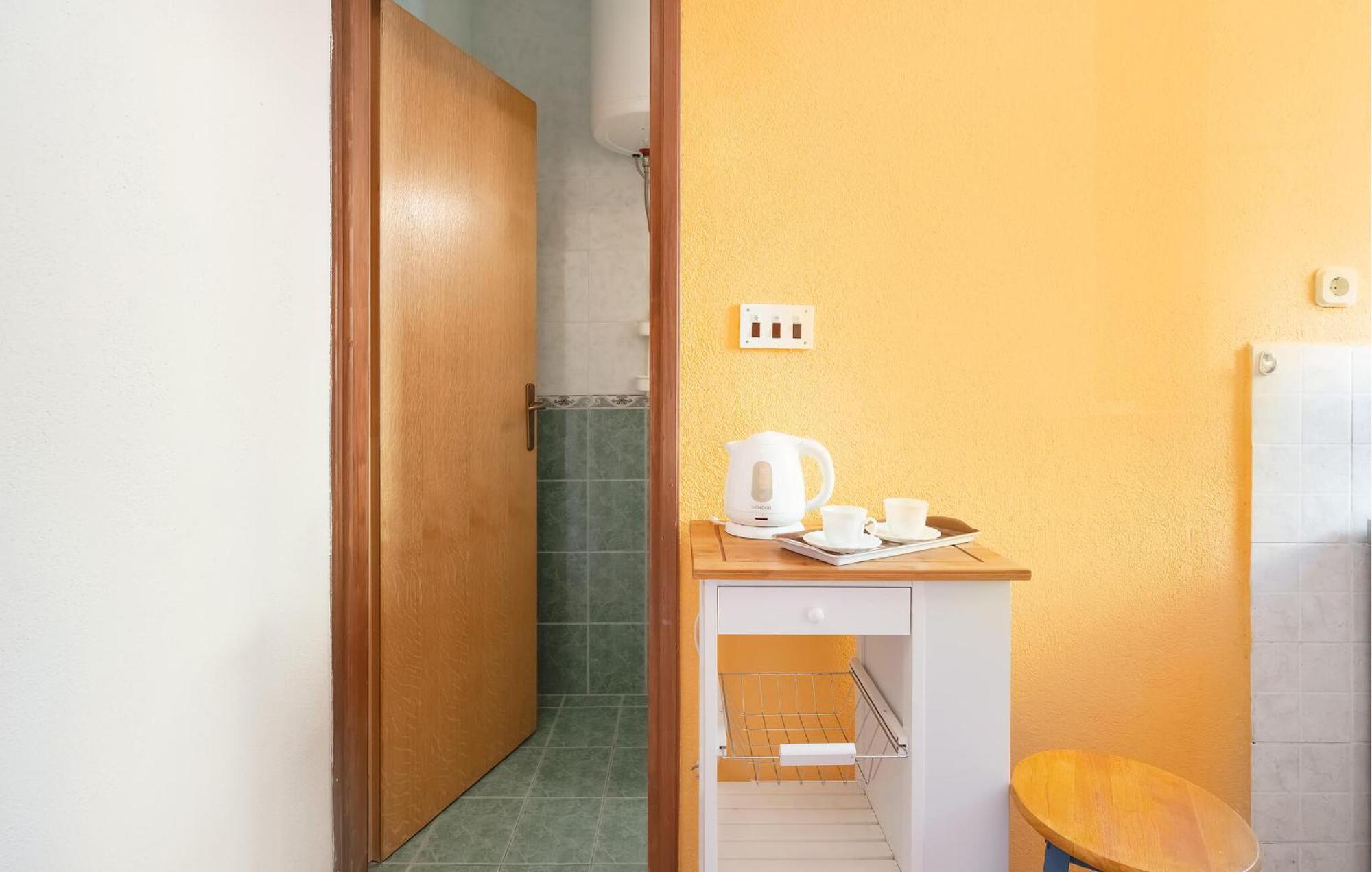 Lovely Apartment In Primosten With Kitchen Eksteriør billede