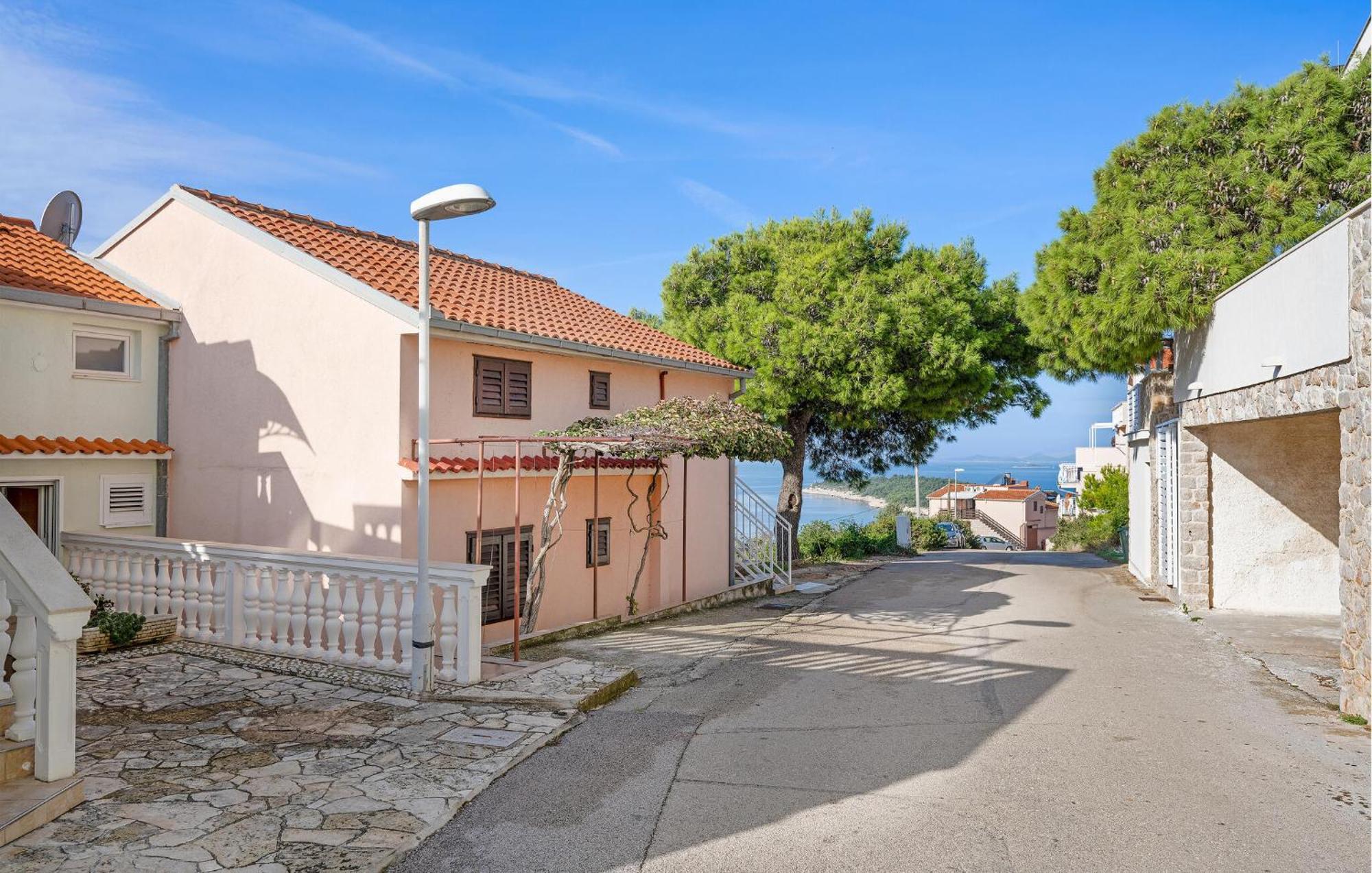 Lovely Apartment In Primosten With Kitchen Eksteriør billede